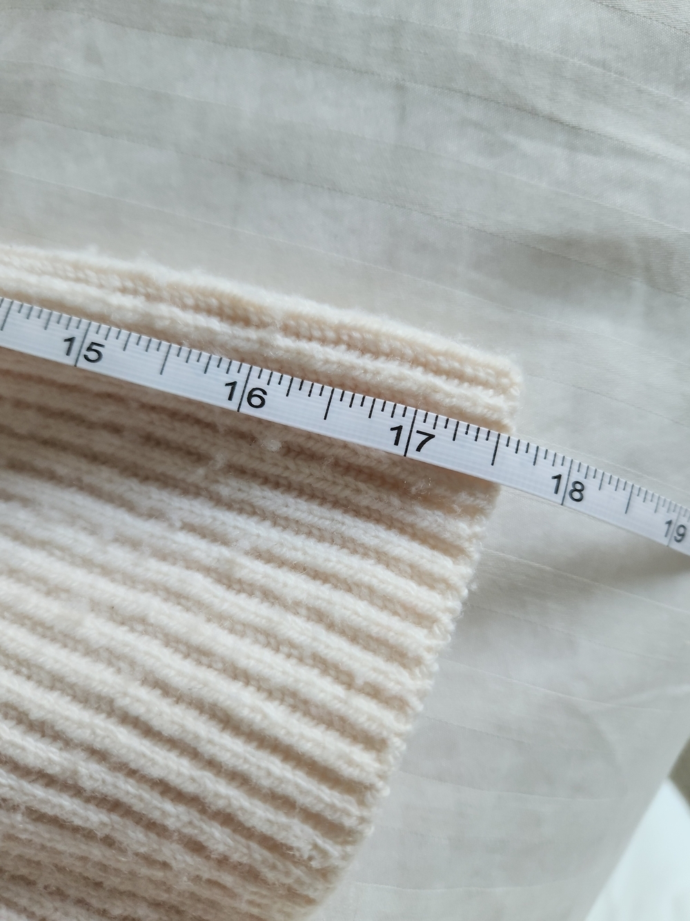 Vince Cream V-Neck Button Cardigan - Picture 9 of 10